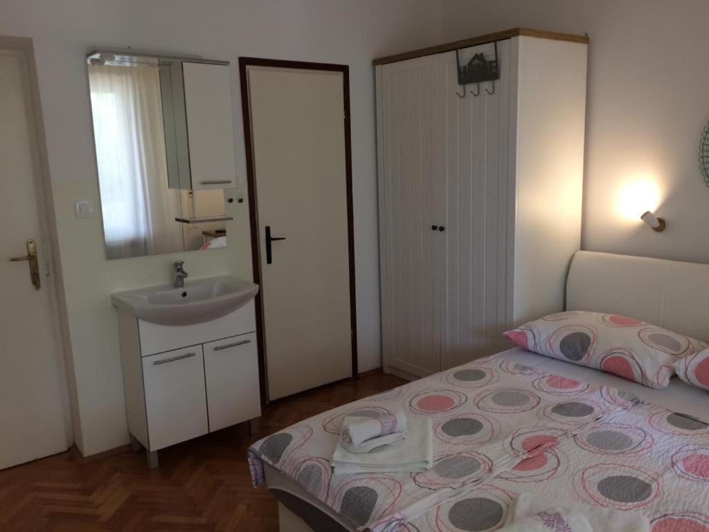 Apartman I Sobe Marijana Rab Town Buitenkant foto