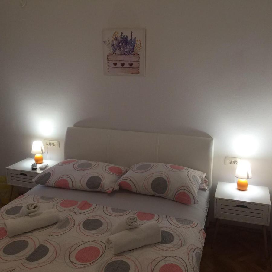 Apartman I Sobe Marijana Rab Town Buitenkant foto
